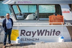 Stu-McLean-naming-sponsor-with-boat-3-Oct-21-credit-Karmyn-Ingram